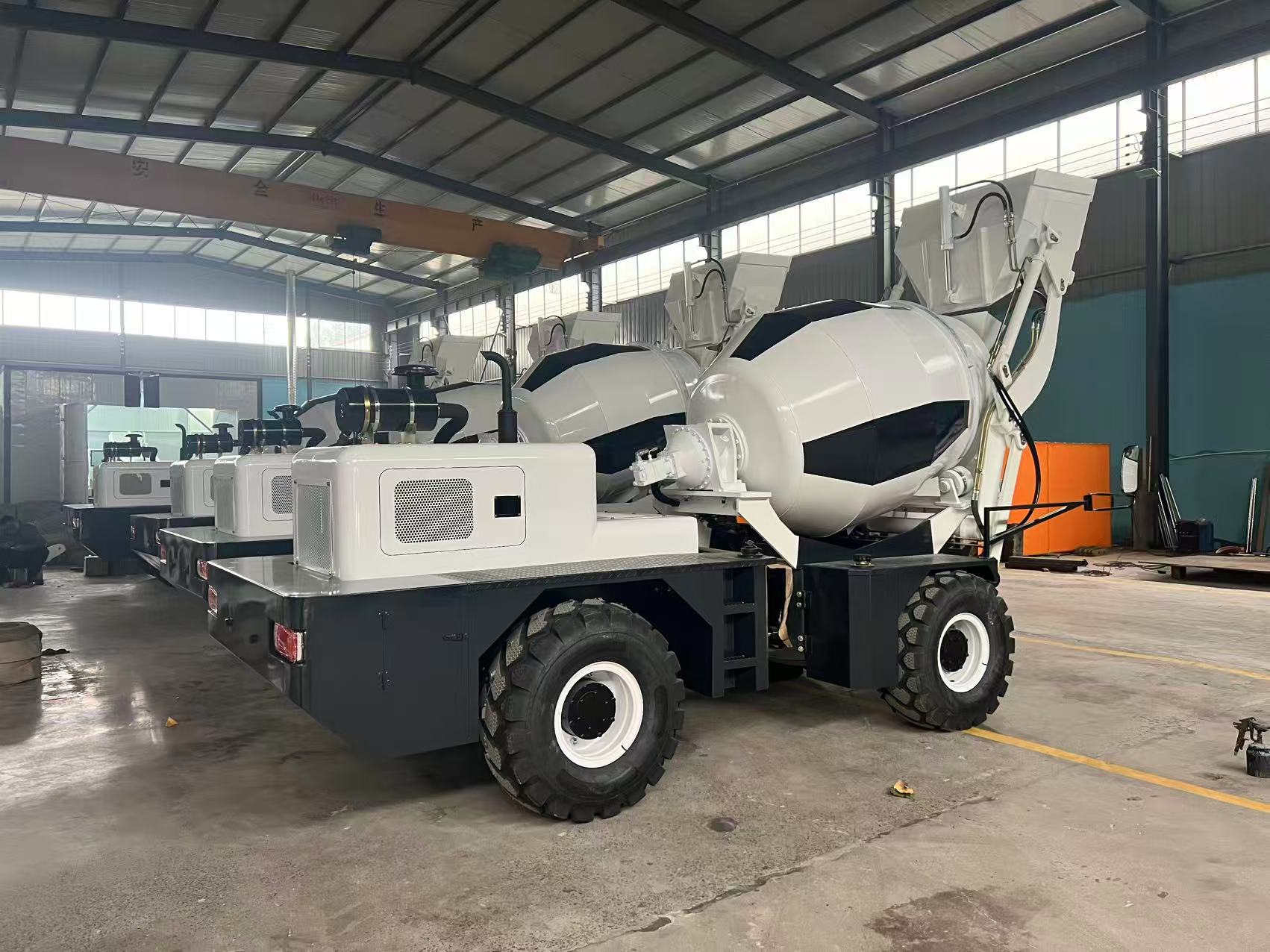 RB1600 1.6 m³ Self-Loading Concrete Mixer view 2
