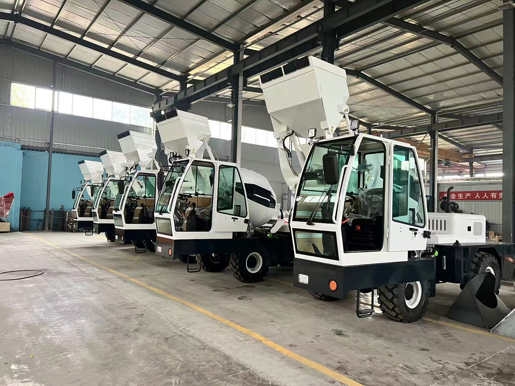 RB1600 1.6 m³ Self-Loading Concrete Mixer view 3