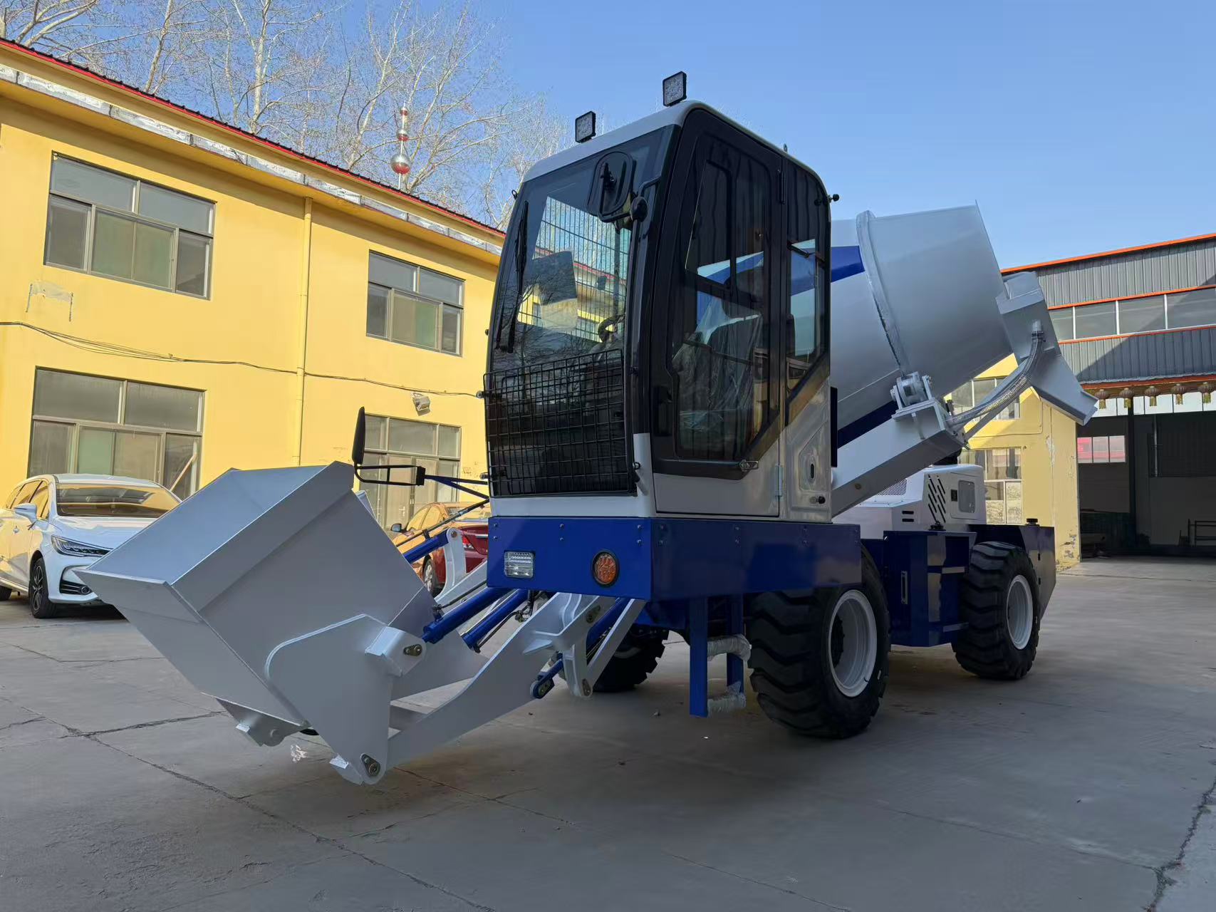 RB2500 2.5 m³ Self-Loading Concrete Mixer view 8