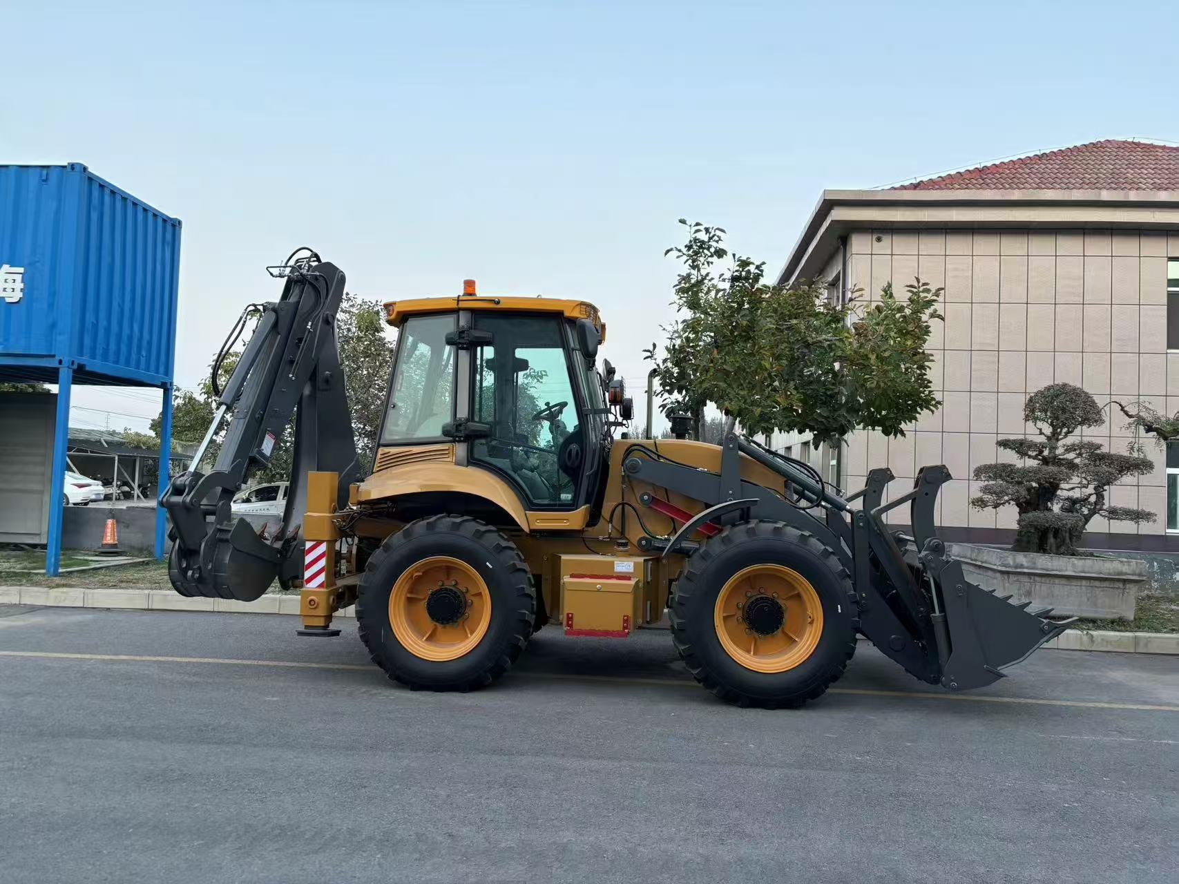RB388 Luxury Backhoe Loader view 8