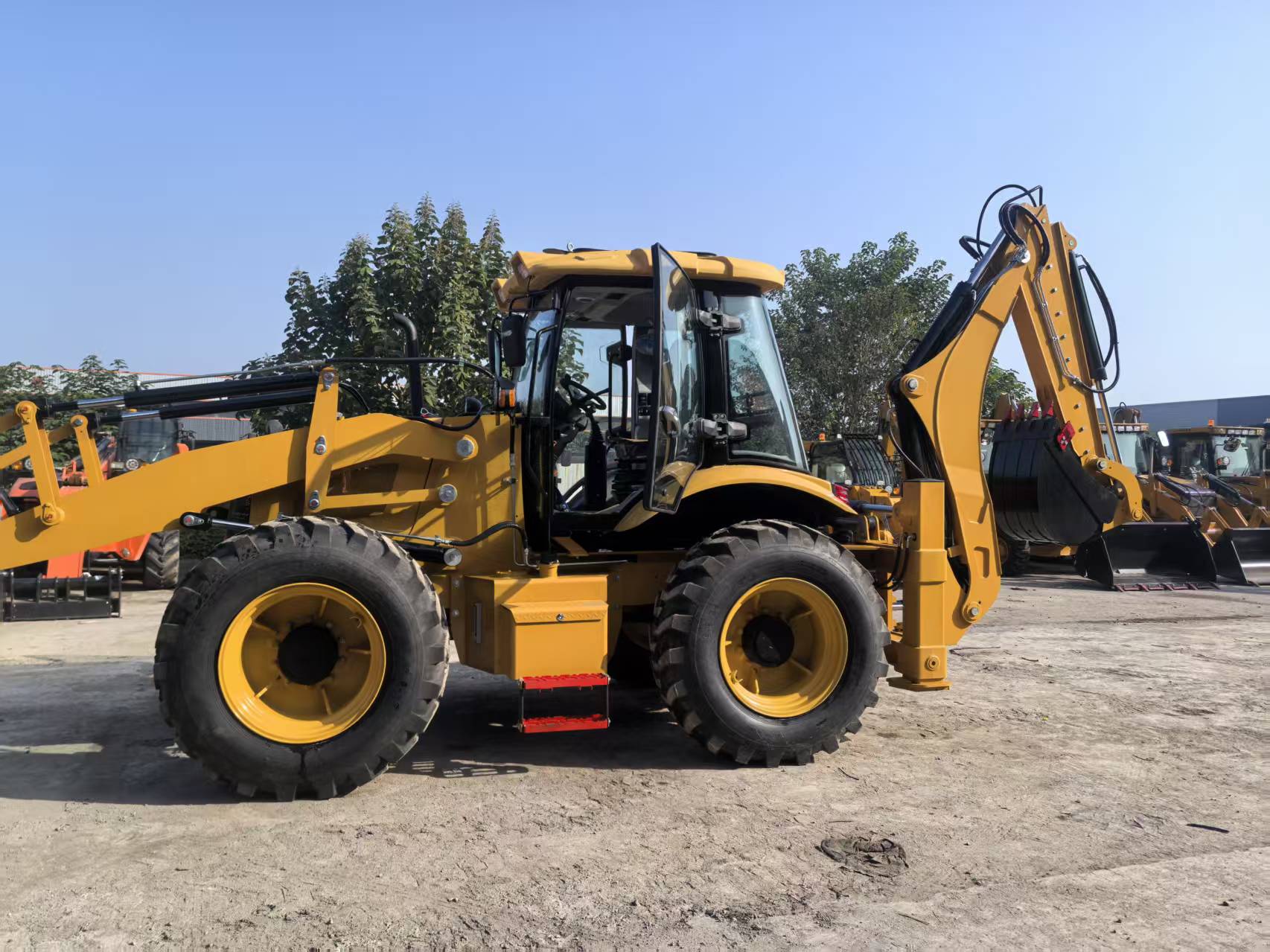 RB388 Luxury Backhoe Loader view 9