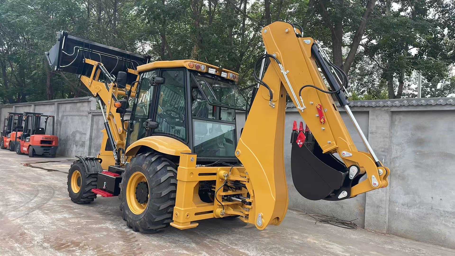 RB388 Standard Backhoe Loader view 4