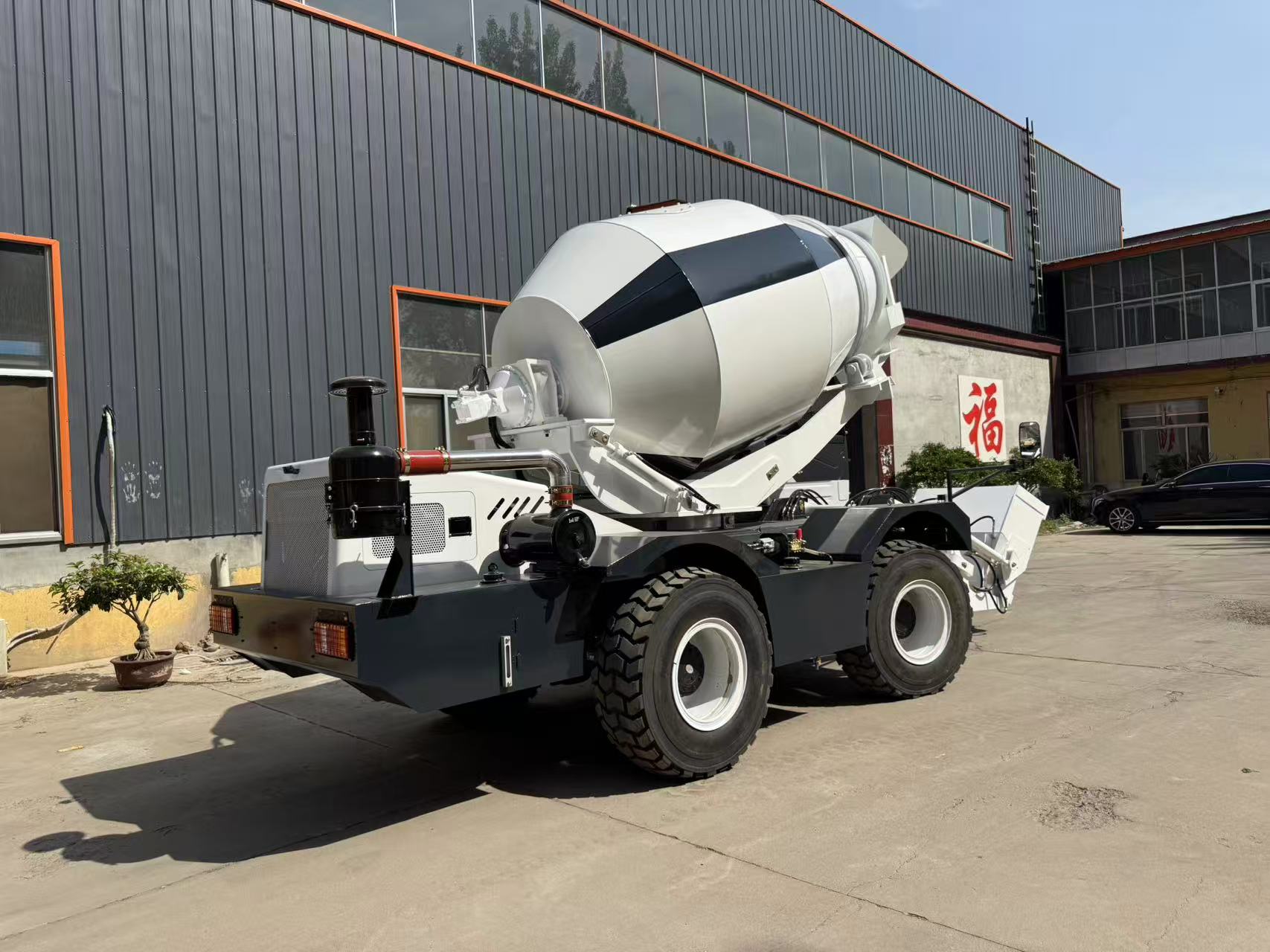 RB4000 Self-Loading Concrete Mixer view 5