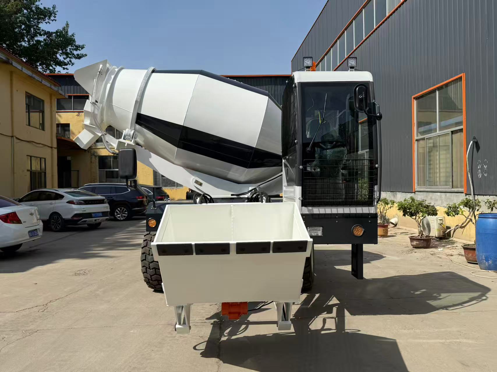 RB4000 Self-Loading Concrete Mixer view 8