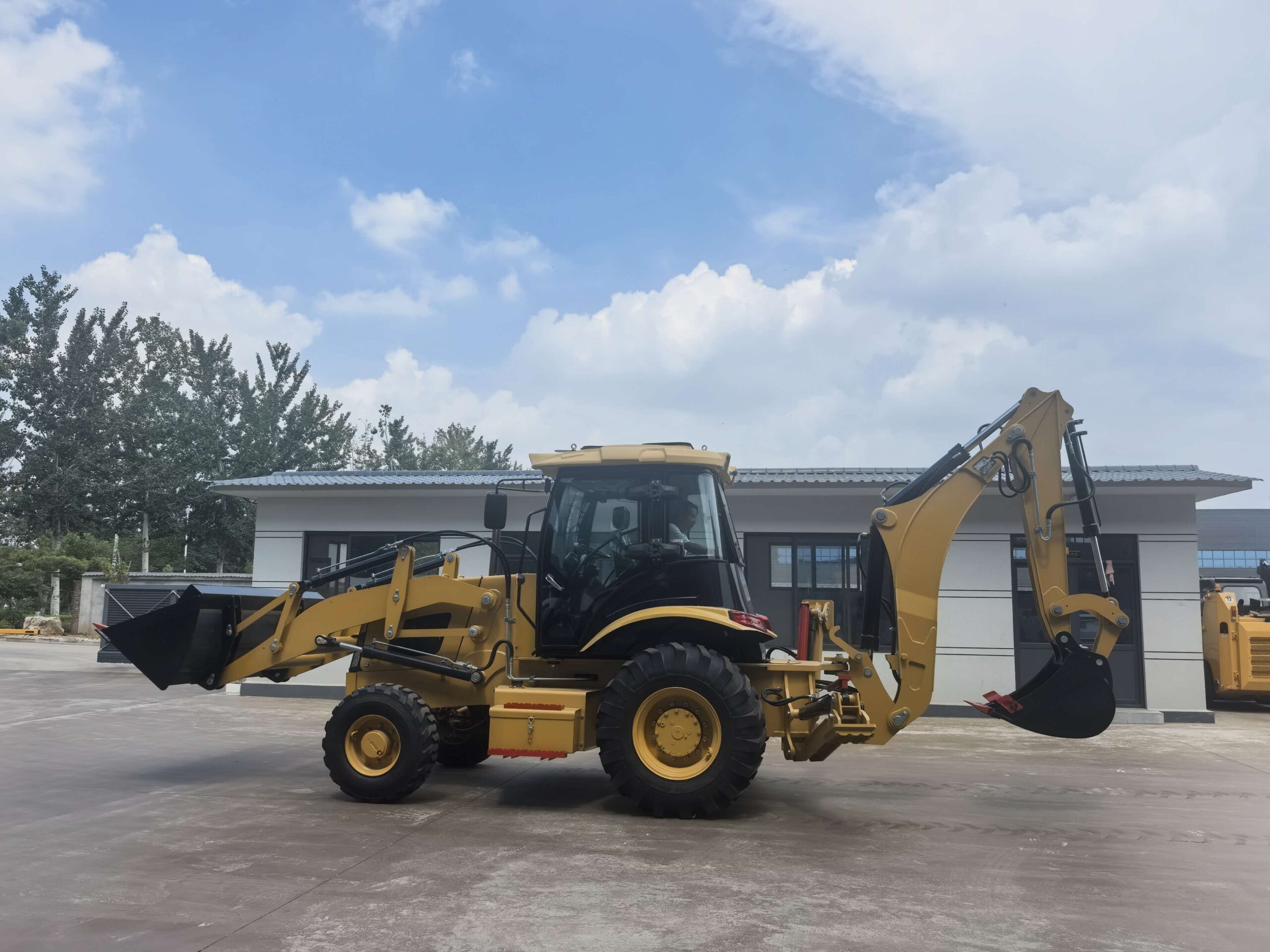 RB420F Backhoe Loader view 2