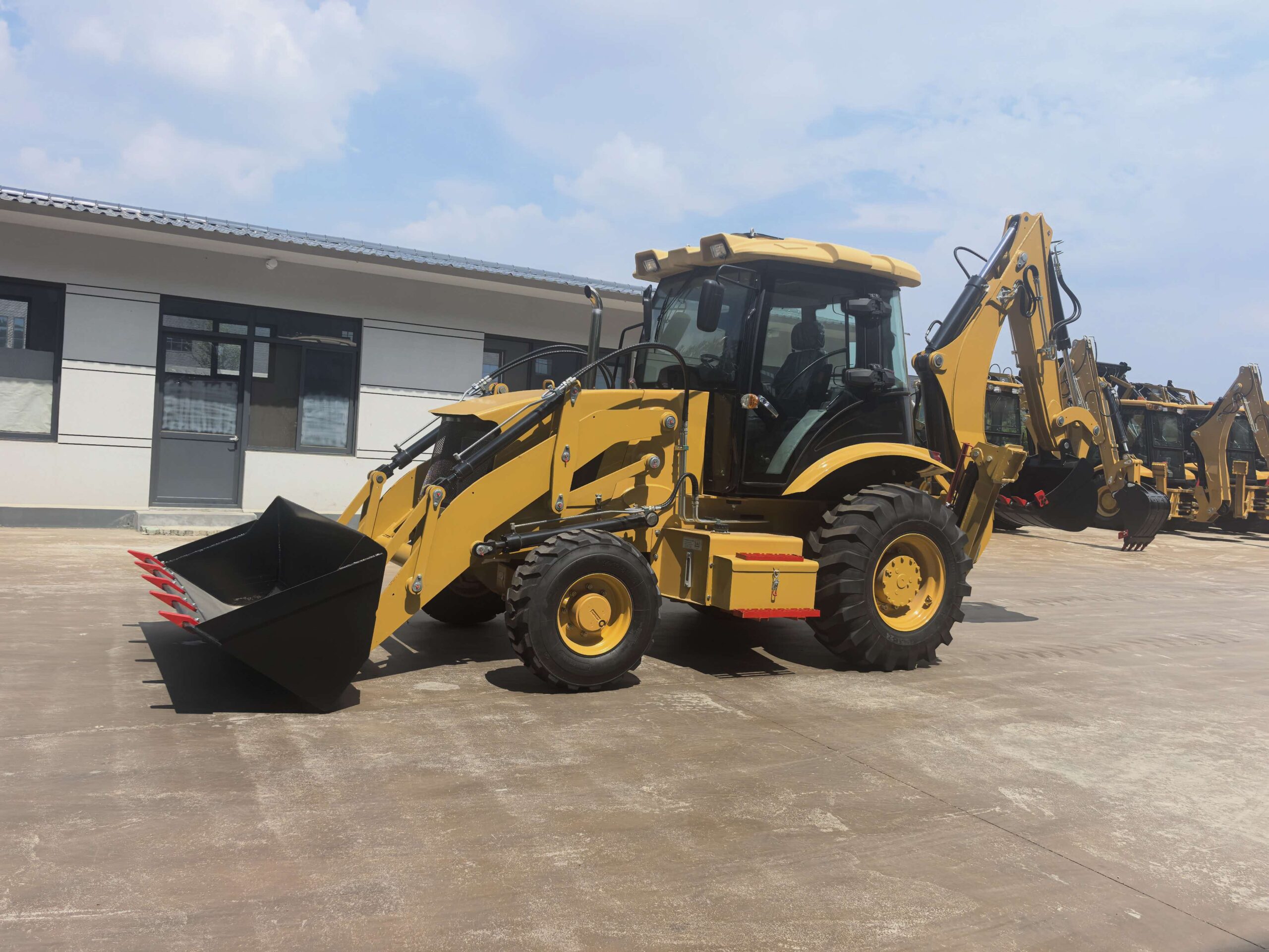 RB420F Backhoe Loader view 4