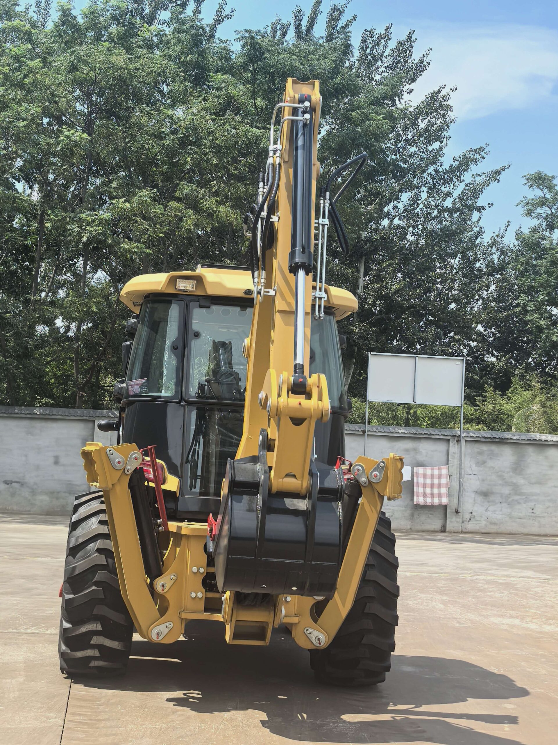 RB420F Backhoe Loader view 5