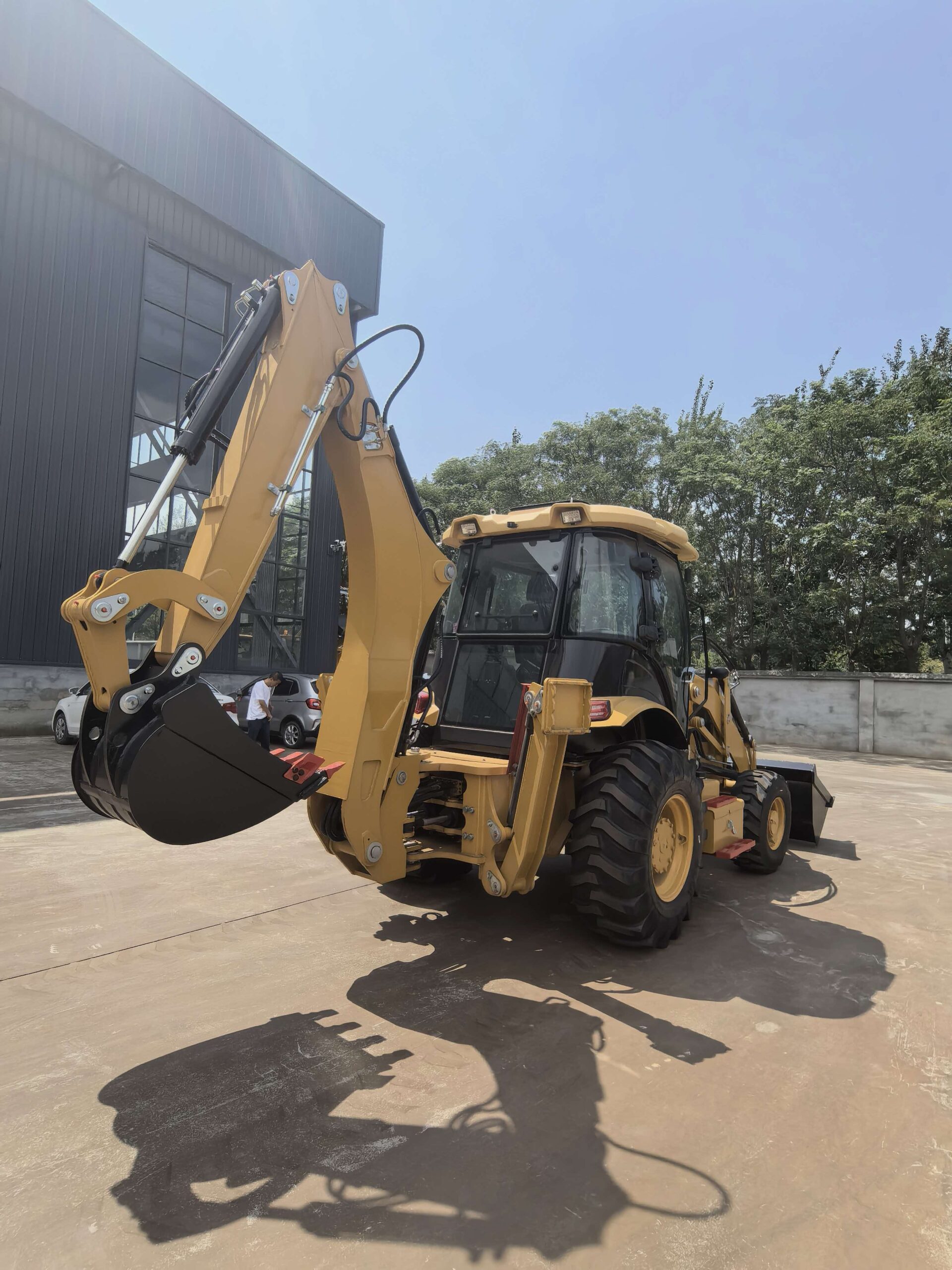 RB420F Backhoe Loader view 6