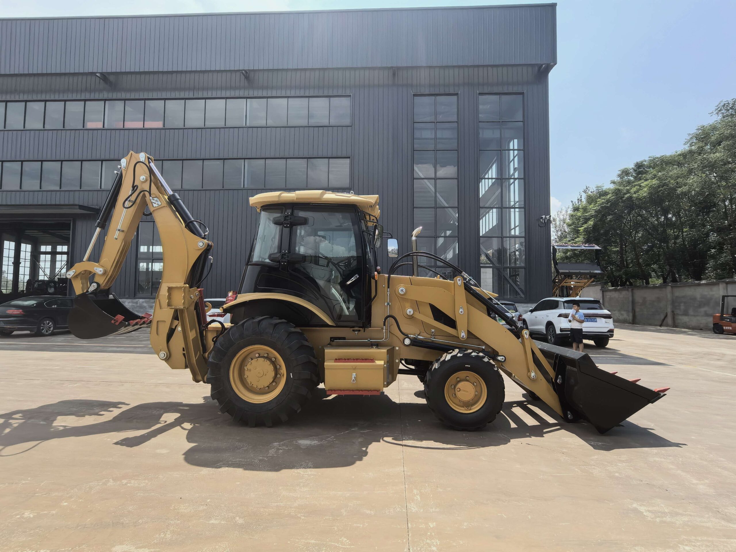 RB420F Backhoe Loader view 7