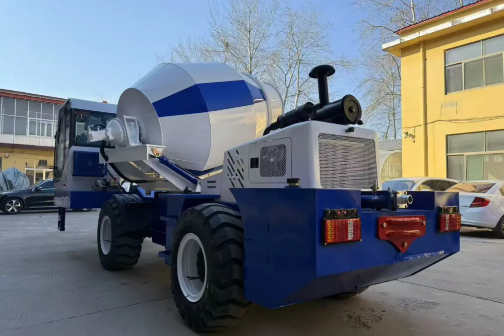 RB2500 self-loading concrete mixer for road and rural work